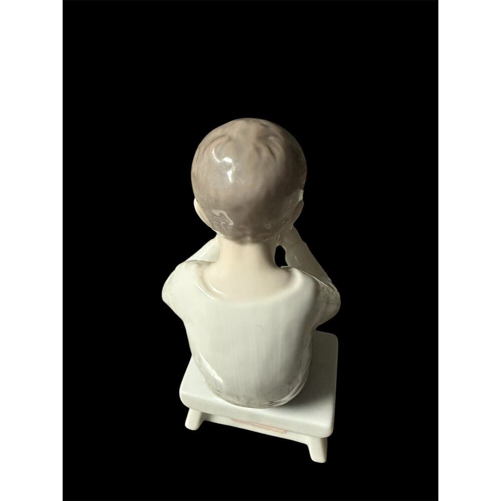 B&G BING & GRONDAHL GLAZED PORCELAIN FIGURINE 1713 Denmark Boy Cup - Picture 3 of 5